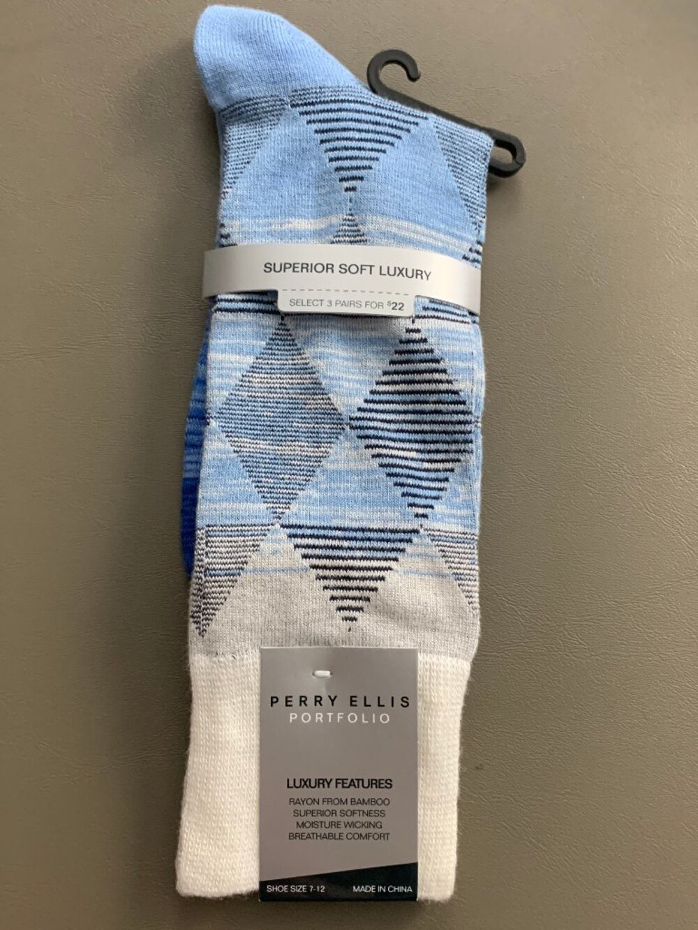 Perry Ellis Portfolio Men's 1-Pack Dress Socks, Blue Ombre Argyle, One Size